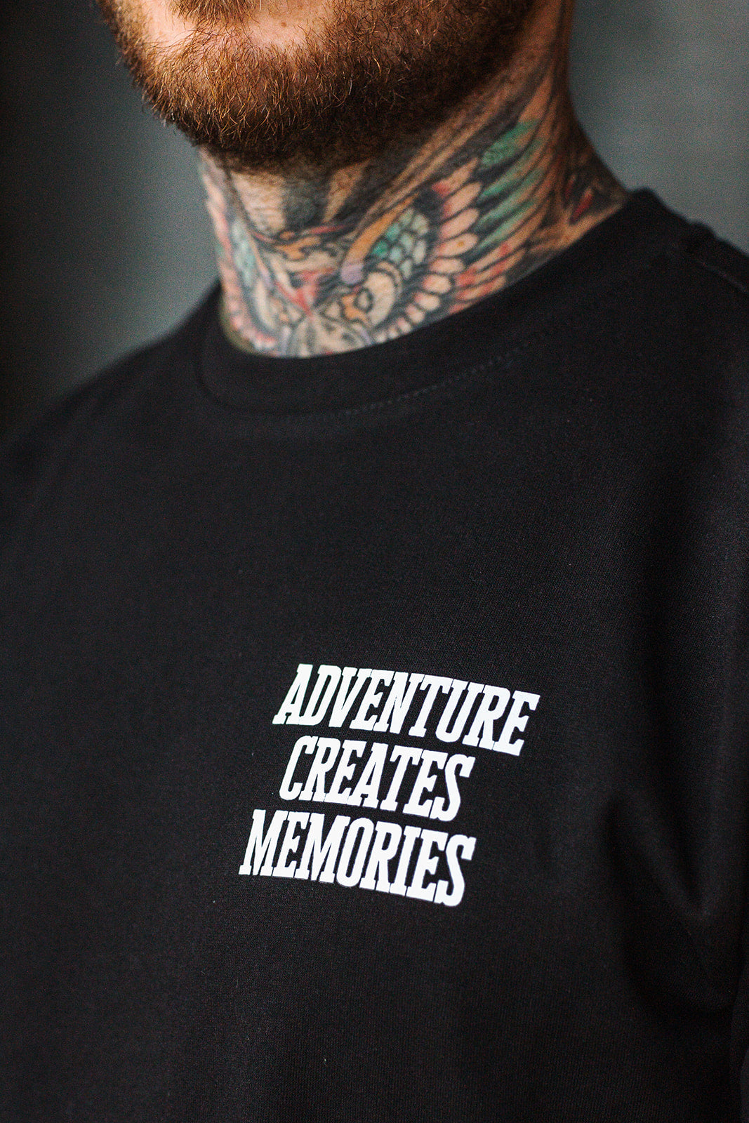 CREWNECK SWEATSHIRT "ADVENTURE CREATES MEMORIES"