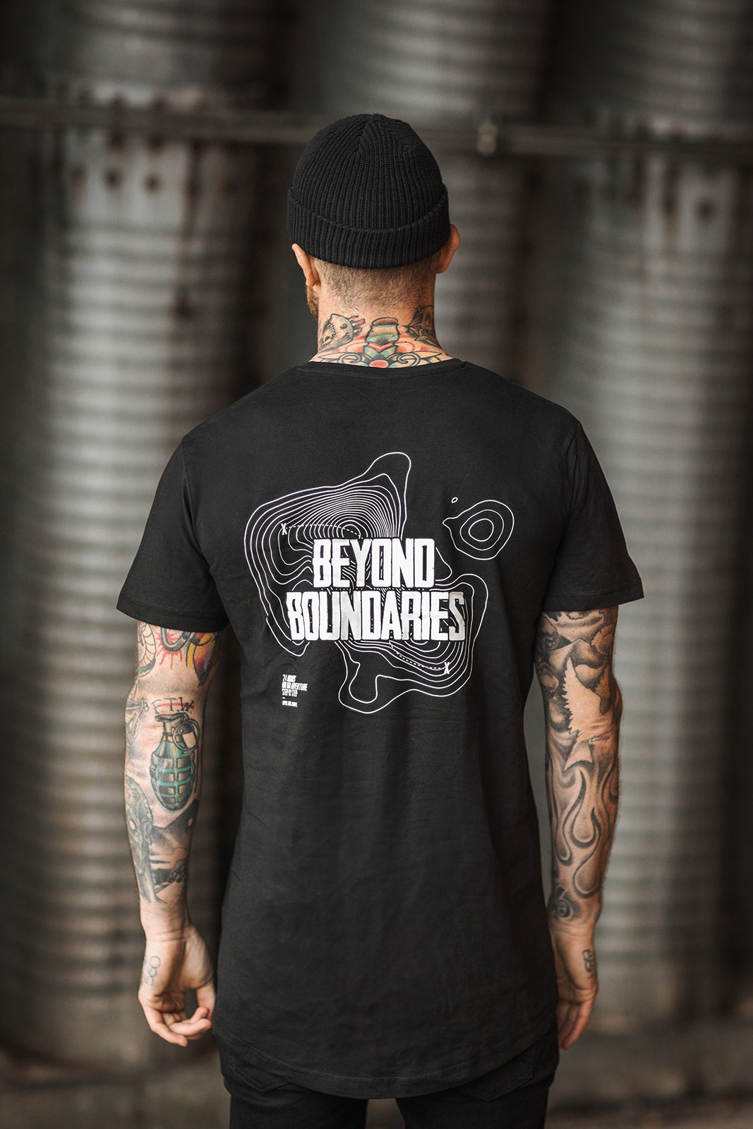 T-SHIRT LONG TEE "BEYOND BOUNDARIES"